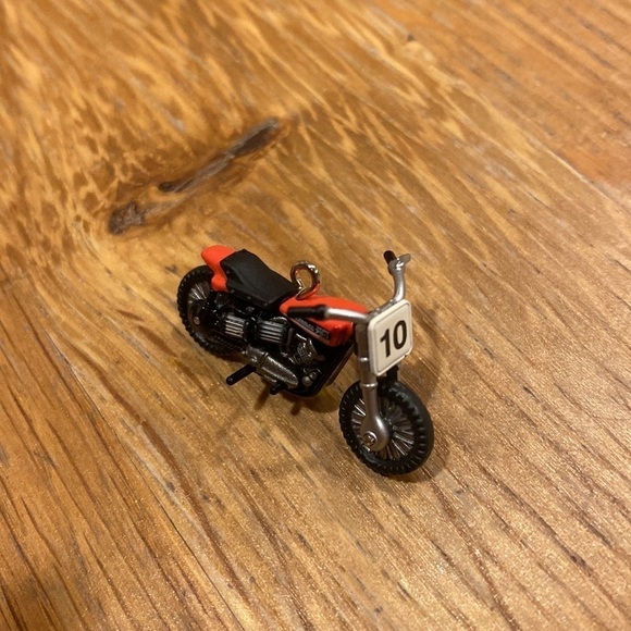 Harley Davidson Hallmark Keepsake Miniature Series 1972 XR-750 - Picture 4 of 9